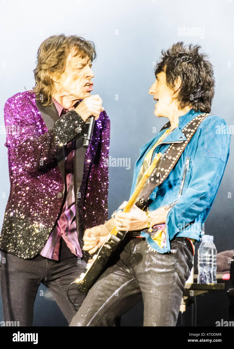 Les Rolling Stones, le légendaire groupe de rock anglais effectue un concert live au Festival de Roskilde au cours de l'étape Orange 2014. Ici, chanteuse et compositrice Mick Jagger est vu en direct sur scène avec le guitariste Ronnie Wood. Le Danemark, 03/07.2014. Banque D'Images
