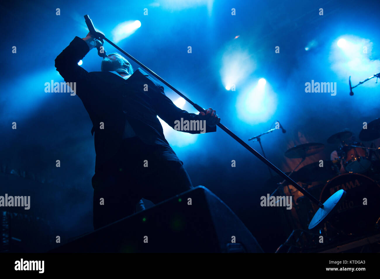 Le groupe de doom metal féroïen (Hamferð Hamferd) effectue un concert live au festival de musique des îles Féroé G ! Festival 2014. Ici le chanteur Jón Aldará est représenté sur scène. Îles Féroé, 18.07.2014. Banque D'Images