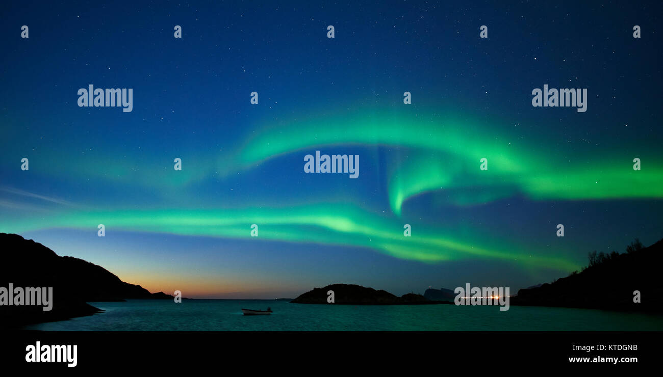 Aurora Borealis, Northern Lights, plus Laukvik, Lenvik, Senja, Troms, Norvège Banque D'Images