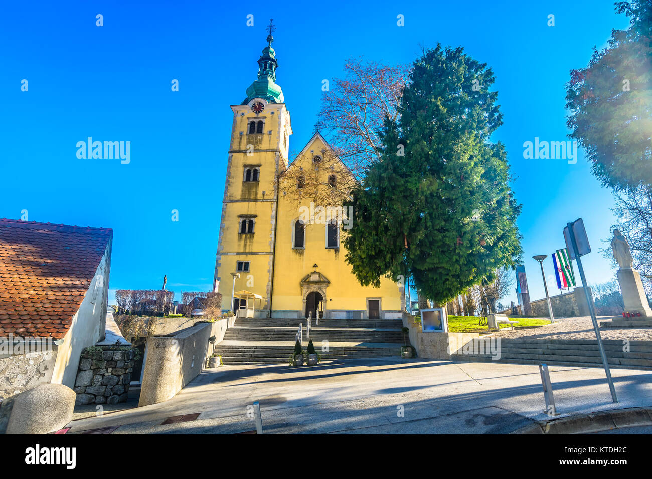 Vue panoramique à l'église historique en centre-ville de samobor ville, Croatie. Banque D'Images