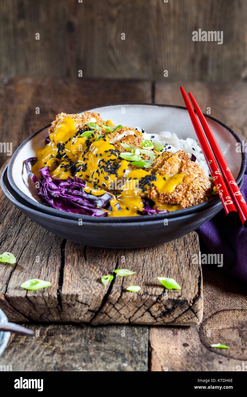 Escalope de poulet au curry avec Katsu Banque D'Images