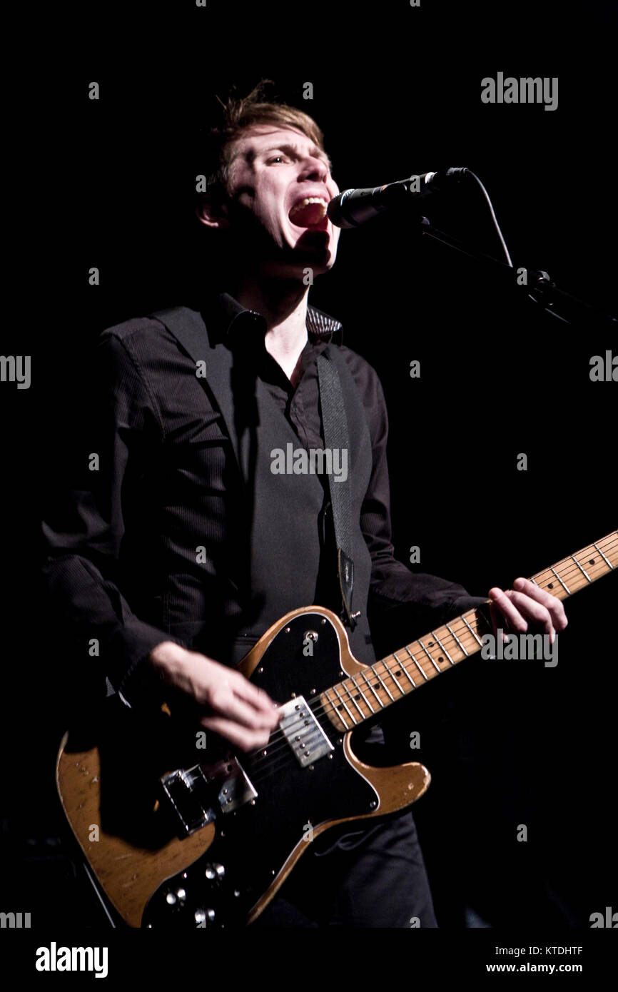 Le groupe de rock écossais Franz Ferdinand effectue un spectacle live à Vega à Copenhague. Ici, le chanteur du groupe et le guitariste Alex Kapranos est représenté sur scène. Danemark 20/03 2009. Banque D'Images