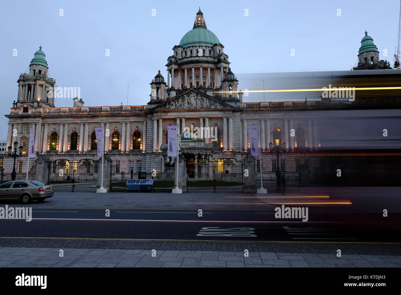 Le Belfast City Hall dans le centre-ville de Belfast en Irlande du Nord de la capitale Banque D'Images