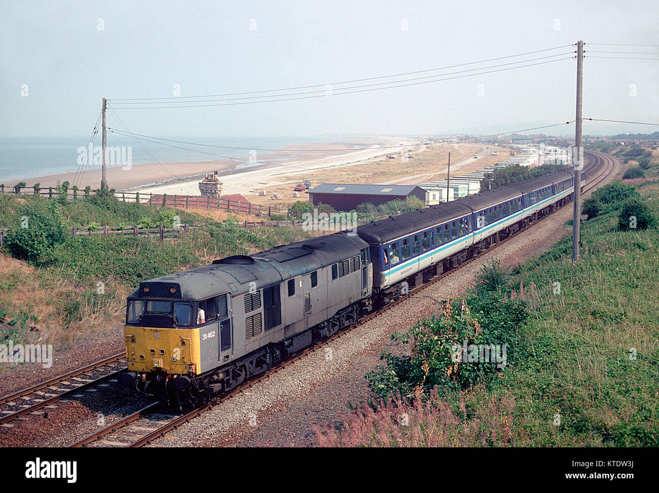 Un certain nombre de locomotives diesel de la classe 31 31462 un service de chemin de fer régional du nord du Pays de Galles le long de la ligne près de manteau Llandulas. 19 août 1995. Banque D'Images