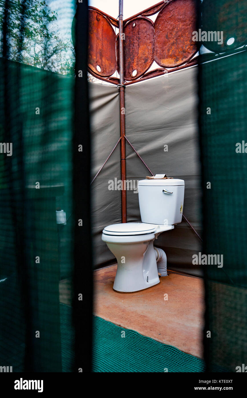 Tente toilette à Huab sous toile, Damaraland, Namibie, Afrique Photo Stock  - Alamy