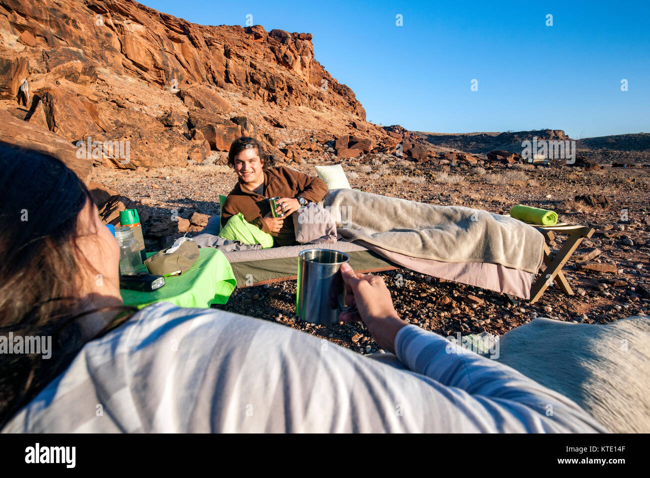 Dormir sous la tente l'expérience à l'Huab, Damaraland, Namibie, Afrique Banque D'Images