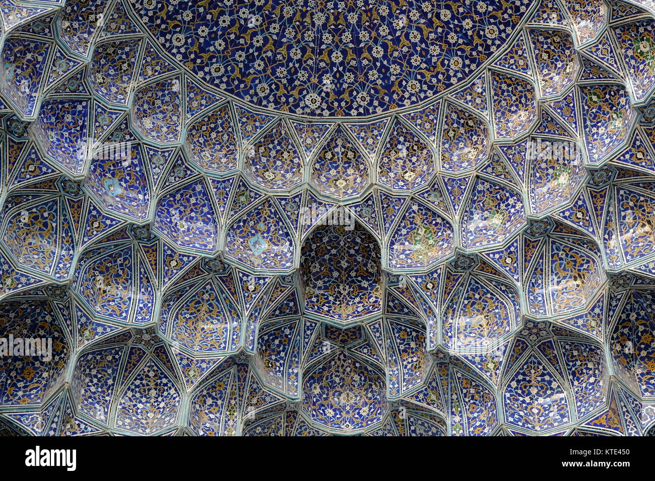 Arabesque complexes conception de la mosquée Sheikh Lotfollah à Isfahan en Iran Banque D'Images