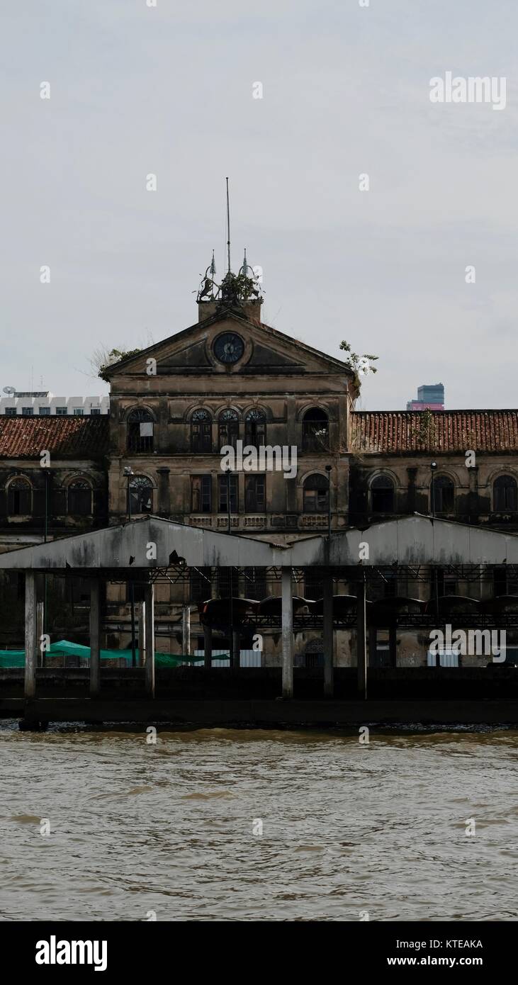 Old Firehouse et l'Ancienne Douane sur le Chao Phraya, avec une atmosphère romantique Bangkok Thaïlande Banque D'Images