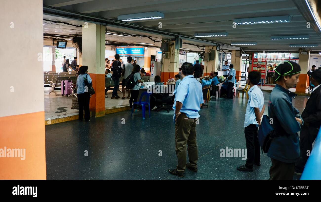 De Bangkok à la gare routière de Pattaya terminal est sur la route de la côte est d'Ekamai Banque D'Images