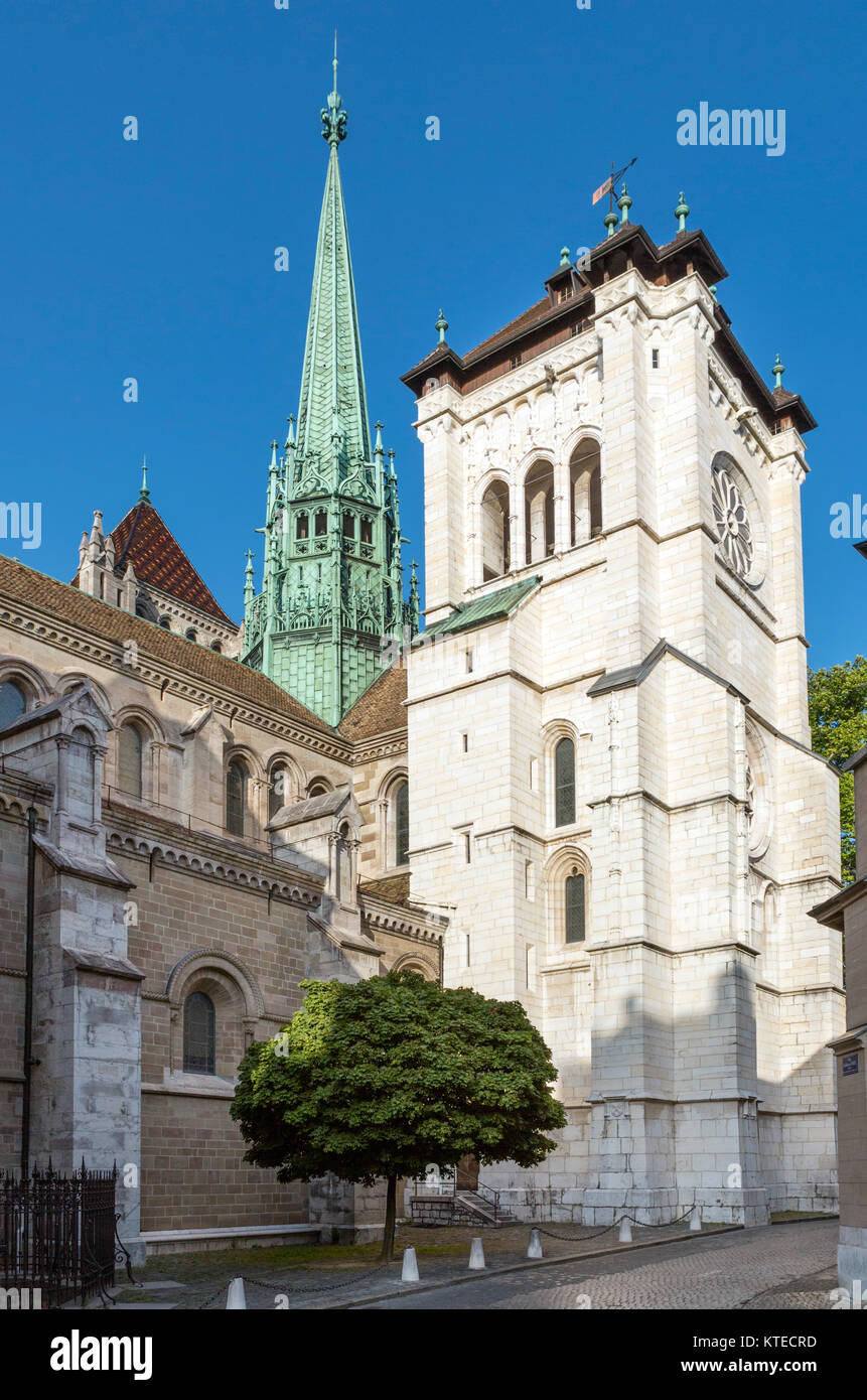 L'arrière de la cathédrale St Pierre dans la Vieille Ville, Genève (Genève), le lac de Genève, Suisse Banque D'Images