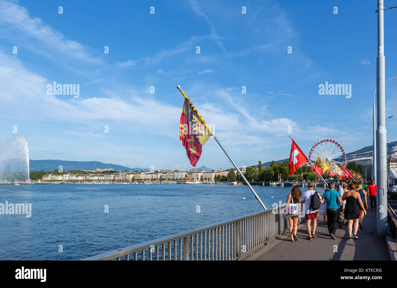 Vue depuis le Pont du Mont-Blanc en direction de la Vieille Ville, Genève (Genève), le lac de Genève, Suisse Banque D'Images