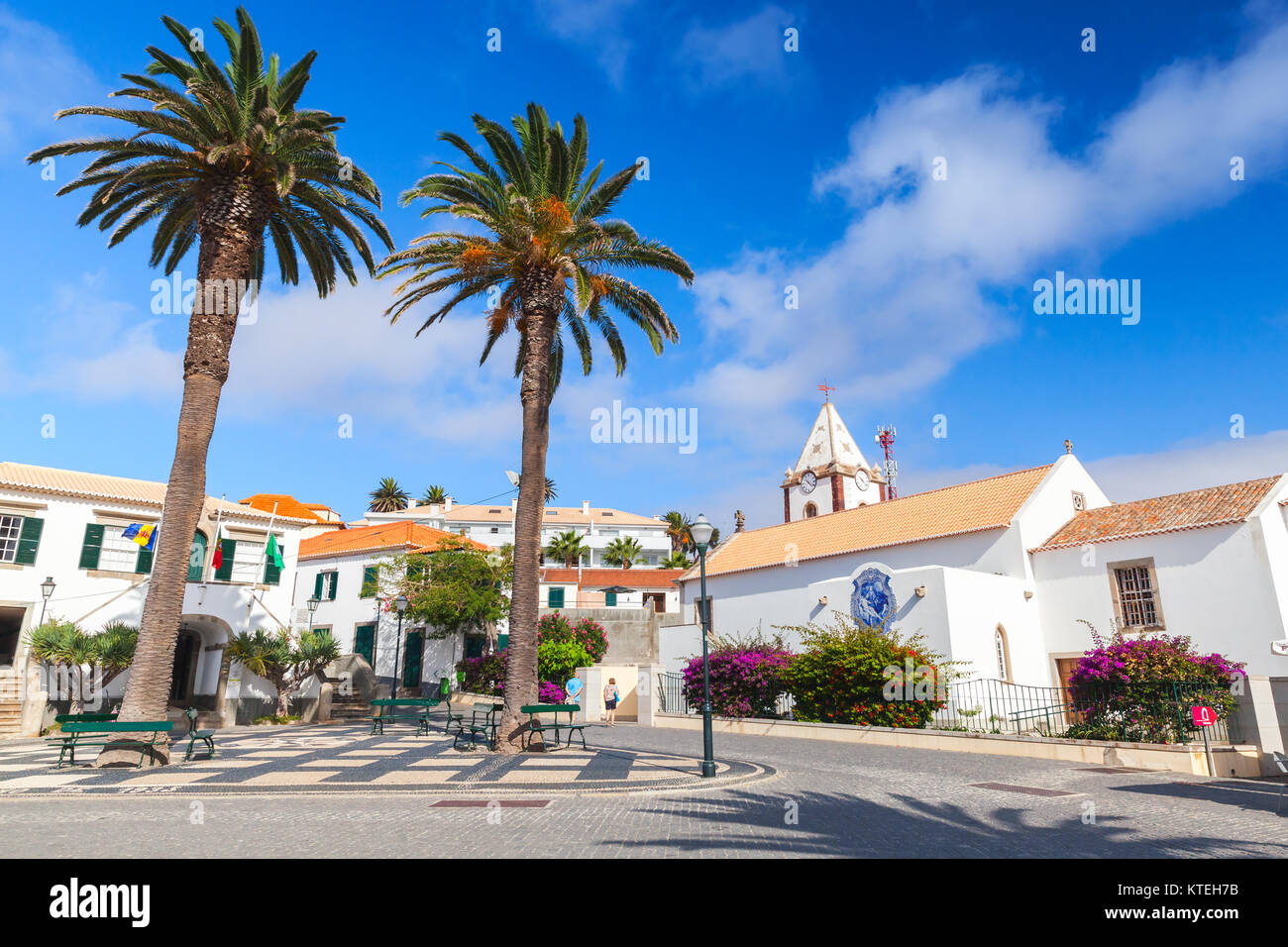 Vila Baleira, Portugal - 18 août 2017 : Street View de Vila Baleira centre la seule ville et capitale de l'île de Porto Santo, Madère, pe ordinaire Banque D'Images