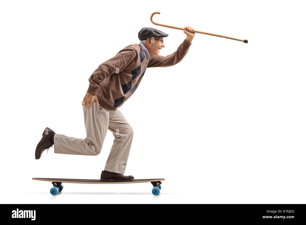 Photo de profil d'un patineur senior joyeux équitation un skateboard isolé  sur fond blanc Photo Stock - Alamy
