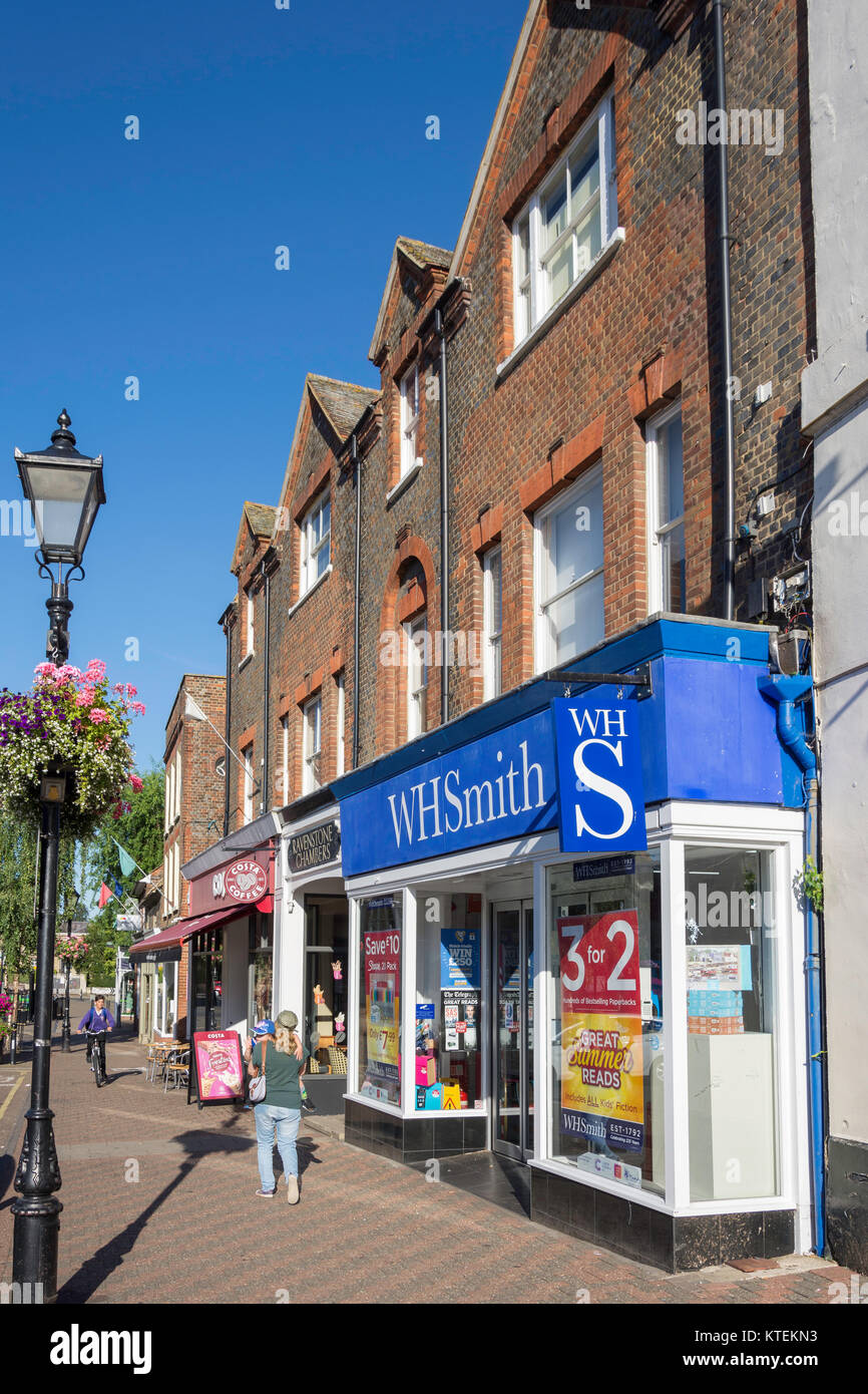 W.H.Smith de la presse, High Street, Leighton Buzzard, Bedfordshire, England, United Kingdom Banque D'Images
