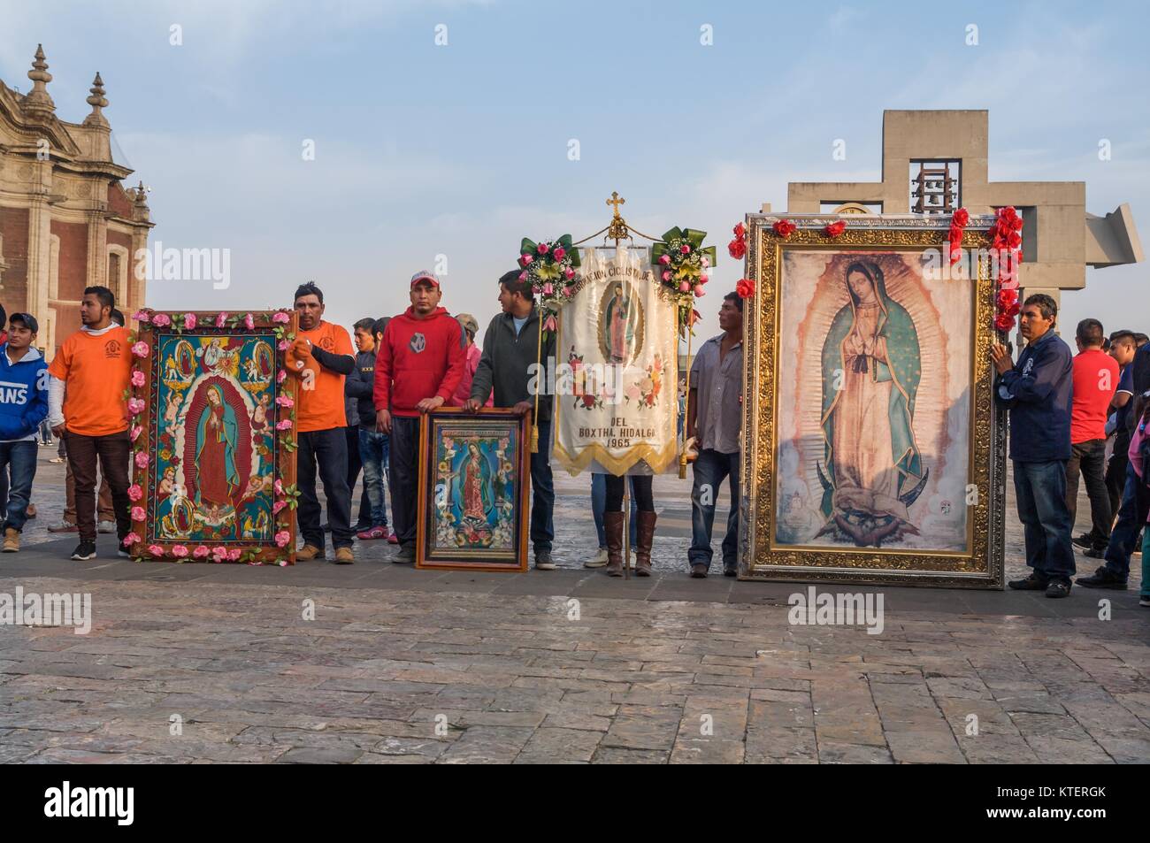 VILLA DE GUADALUPE, MEXICO, 02 décembre 2017 - Chaque année des millions de pèlerins arrivent à la Villa, même sur les jours avant le 12 décembre. Banque D'Images