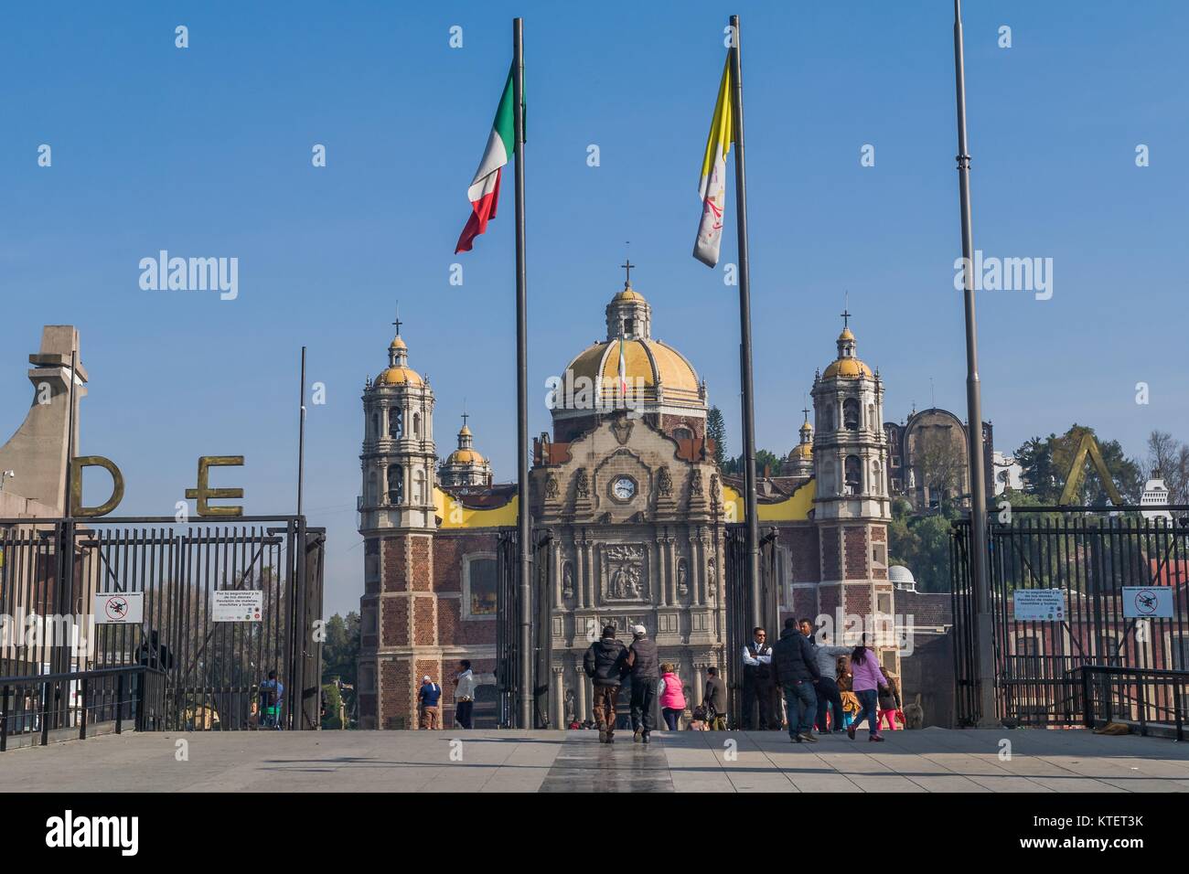 VILLA DE GUADALUPE, MEXICO, Décembre 04, 2017) - La Villa de Guadalupe est le second Sanctuaire Marial le plus visité dans le monde. Banque D'Images