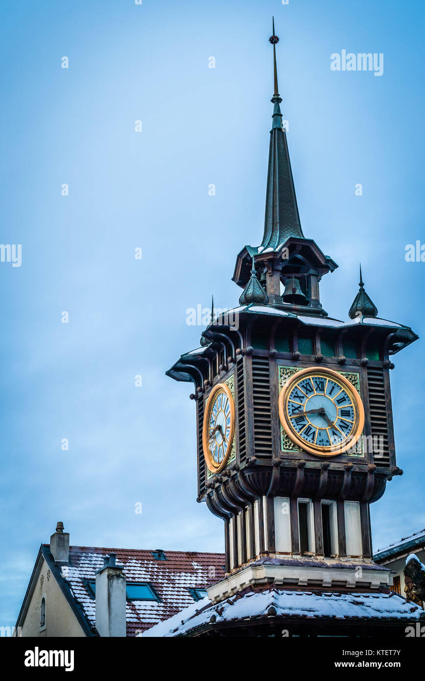 Gros plan sur le clocher à Evian-les-bains en France Banque D'Images