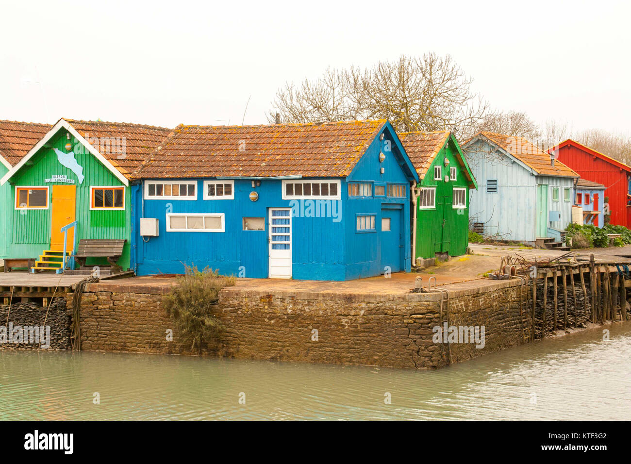 Cabanes de pêcheurs peintes sur l'île d'Oleron Banque D'Images