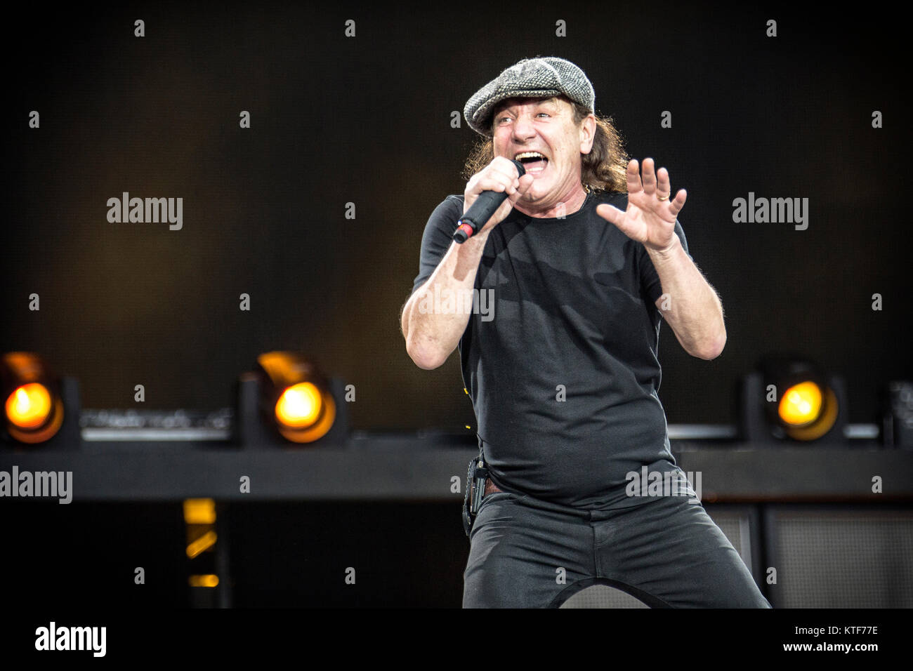 Le groupe de rock australien AC/DC effectue un concert live à Valle Hovin Stadion à Oslo dans le cadre de la roche ou buste World Tour 2015. Ici le chanteur Brian Johnson vu sur scène. La Norvège, 17/07 2015. Banque D'Images