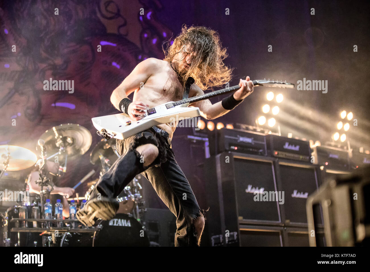 Le groupe de rock australien Airbourne effectue un concert live à Oslo Spektrum. Ici le chanteur et guitariste Joel O'Keeffe est vu sur scène. La Norvège, 26/10 2016. Banque D'Images