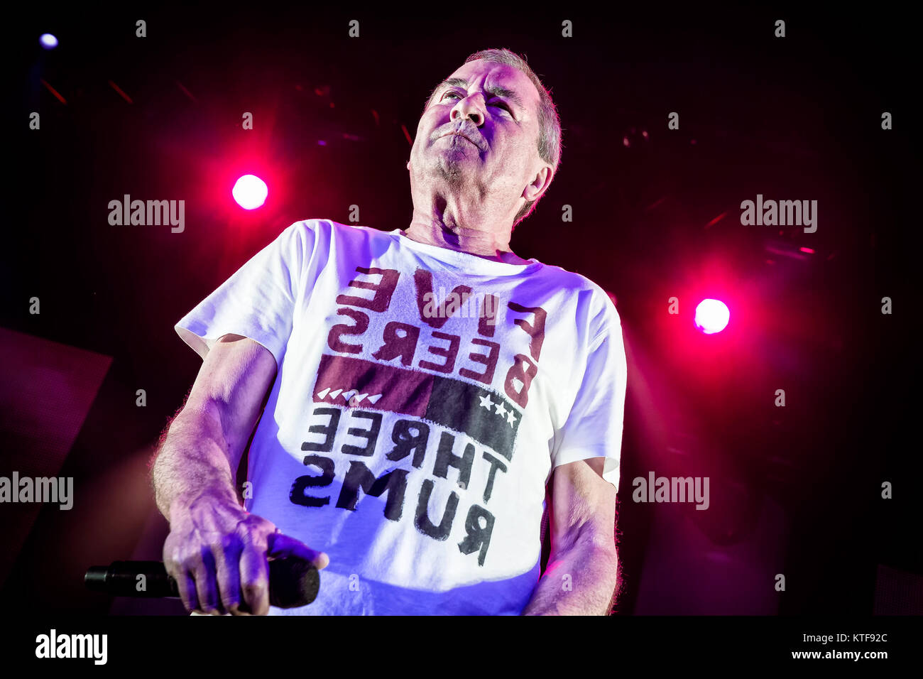 Le groupe de rock anglais Deep Purple effectue un concert live à Oslo Spektrum. Chanteur et auteur-compositeur ici Ian Gillan est vu sur scène. La Norvège, 04/02 2014. Banque D'Images