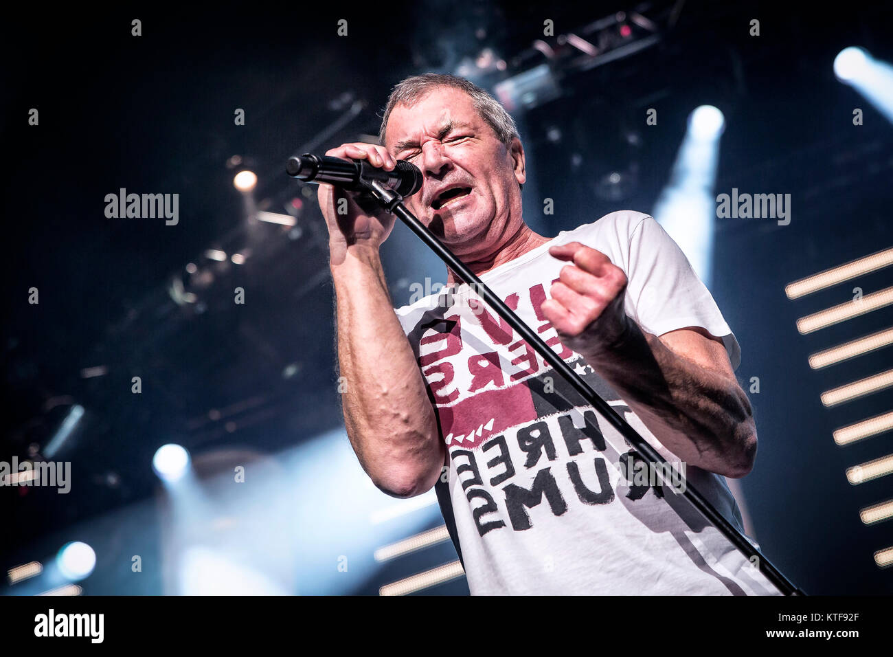 Le groupe de rock anglais Deep Purple effectue un concert live à Oslo Spektrum. Chanteur et auteur-compositeur ici Ian Gillan est vu sur scène. La Norvège, 04/02 2014. Banque D'Images