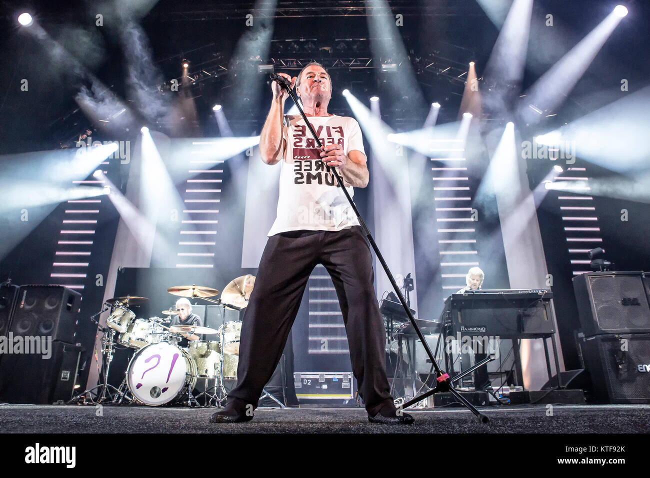Le groupe de rock anglais Deep Purple effectue un concert live à Oslo Spektrum. Chanteur et auteur-compositeur ici Ian Gillan est vu sur scène. La Norvège, 04/02 2014. Banque D'Images