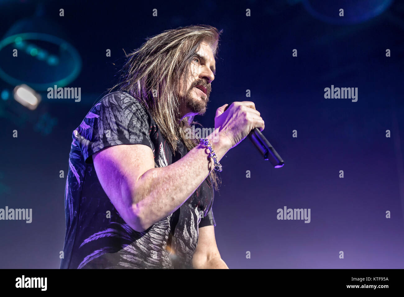 Le groupe de metal progressif américain Dream Theater effectue un concert live à Oslo Spektrum. Ici le chanteur James LaBrie est vu sur scène. La Norvège, 21/02 2014. Banque D'Images