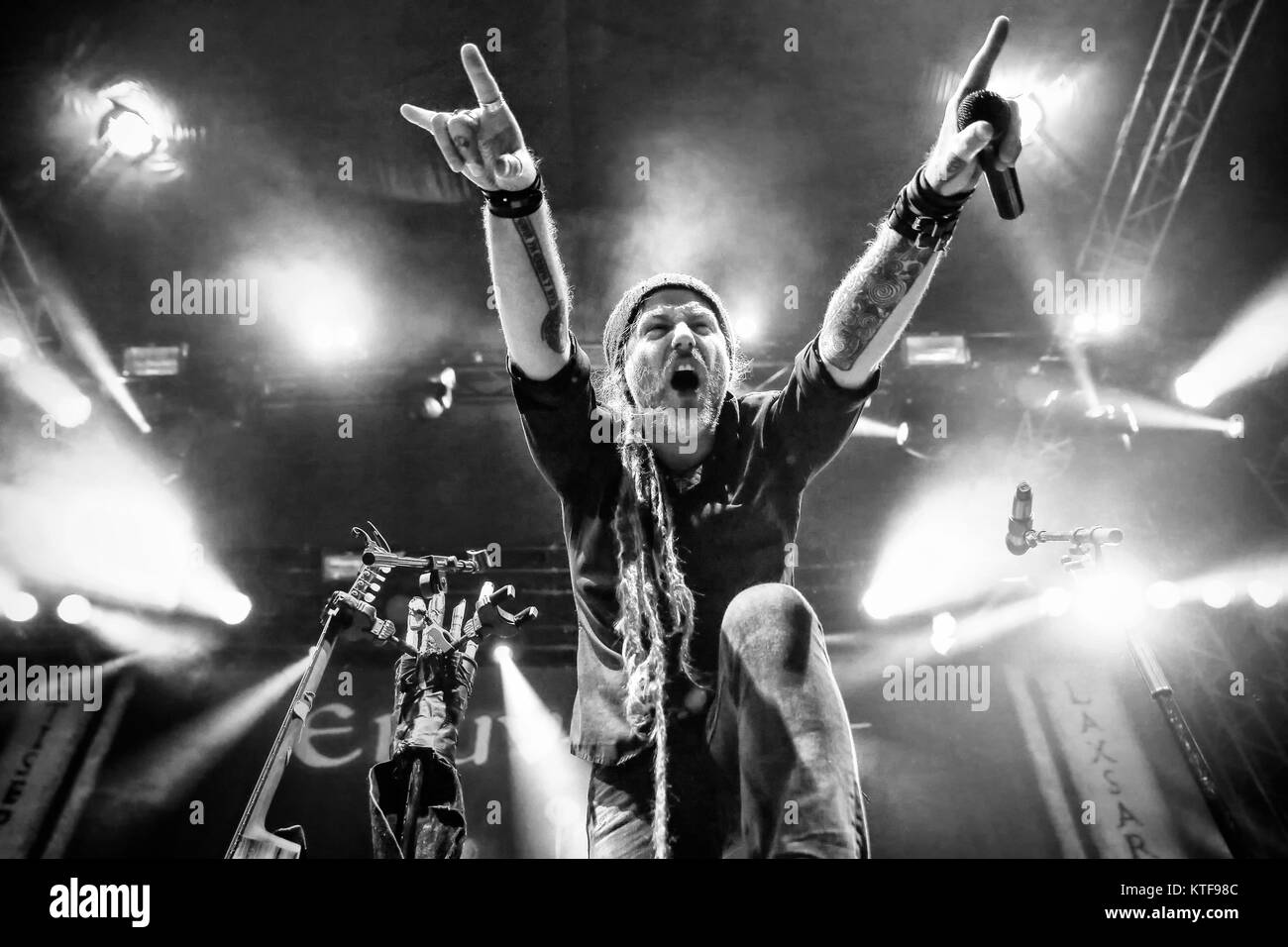 Le groupe de folk metal suisse Eluveitie effectue un concert live au festival de musique norvégienne de tonnes de 2015. Chrigel Glanzmann est chanteur ici vu sur scène. La Norvège, 18/06 2015. Banque D'Images
