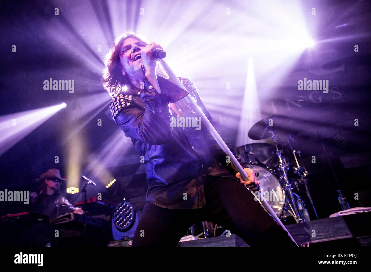 L'Agence suédoise de glam rock band Europe effectue un concert live de la Rockefeller à Oslo. Ici le chanteur Joey Tempest est vu sur scène. La Norvège, 24/09 2015. Banque D'Images