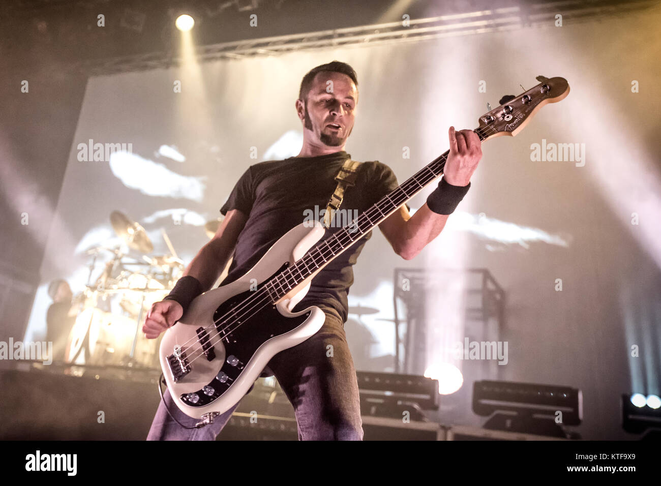 Le groupe de death metal français Gojira effectue un concert live à Sentrum  Scene à Oslo. Ici bassiste Jean-Michel Labadie est vu sur scène. La  Norvège, 08/03 2017 Photo Stock - Alamy