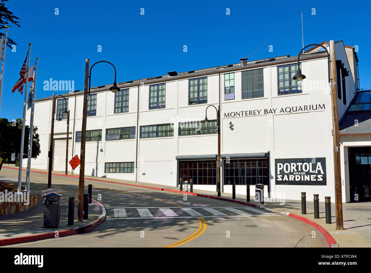 Monterey, Californie, États-Unis d'Amérique - le 29 novembre 2017. Vue extérieure du bâtiment Monterey Bay Aquarium de Monterey, CA. Banque D'Images