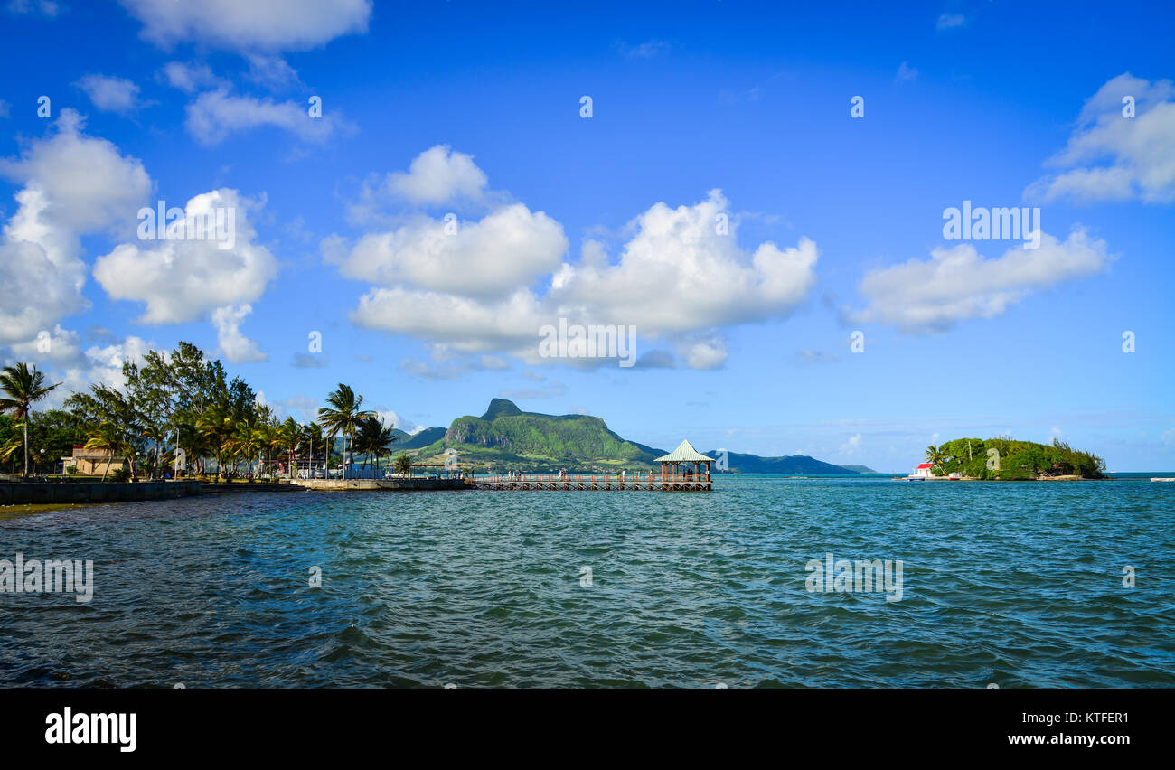 Paysage de Mahebourg, Mauritius. L'Ile Maurice, une île de l'Océan Indien, est connu pour ses plages, ses lagons et récifs. Banque D'Images