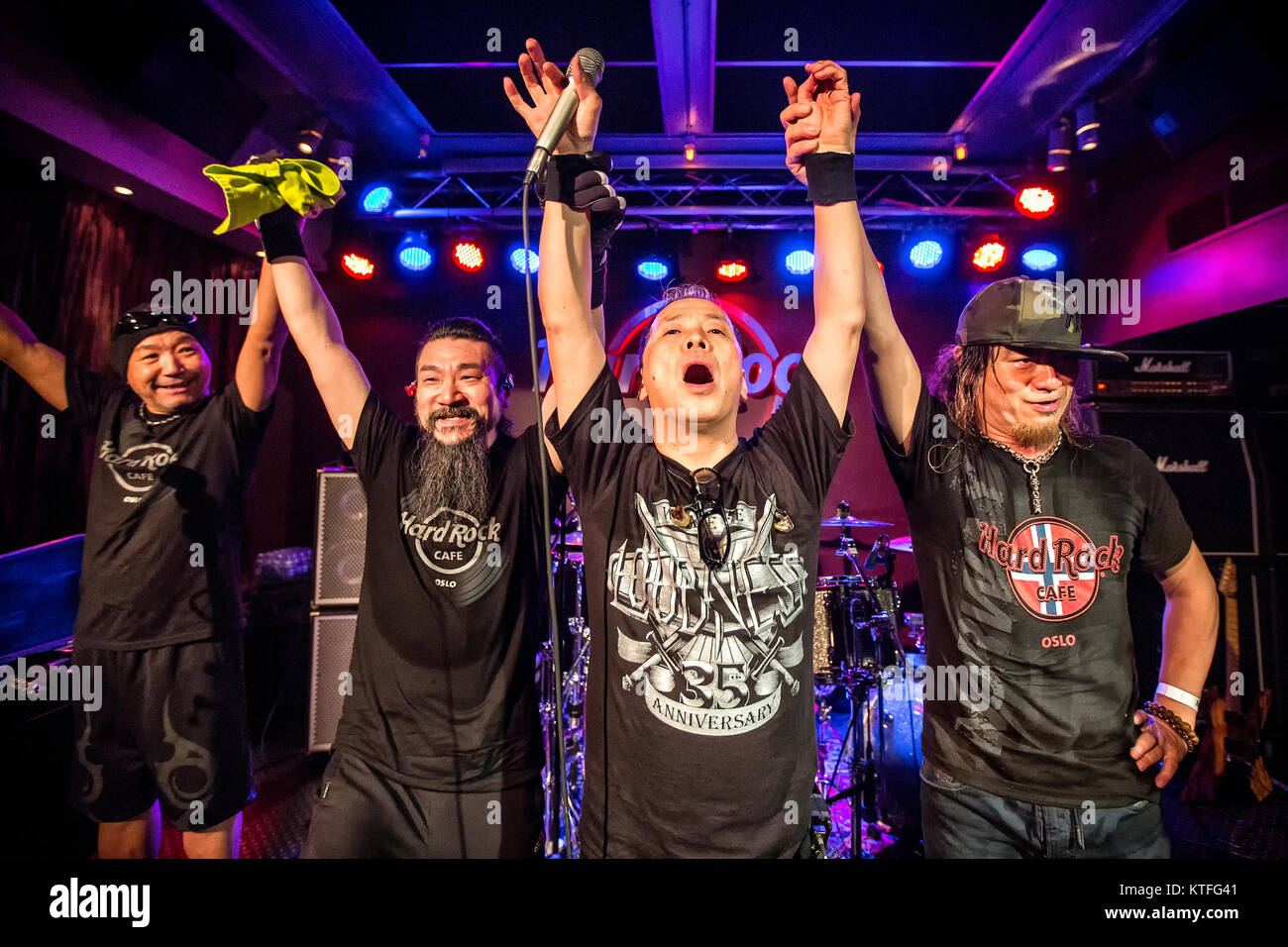 Norvège, Oslo - Août 2, 2017. Le groupe de heavy metal japonais Loudness effectue un concert live au Hard Rock Café à Oslo. Ici les membres de la bande (L-R) Masayoshi Yamashita, Masayuki Suzuki, Minoru Niihara et Akira Takasaki sont vus sur scène. Banque D'Images Norvège, Oslo - Août 2, 2017. Le groupe de heavy metal japonais Loudness effectue un concert live au Hard Rock Café à Oslo. Ici les membres de la bande (L-R) Masayoshi Yamashita, Masayuki Suzuki, Minoru Niihara et Akira Takasaki sont vus sur scène. Banque D'Images