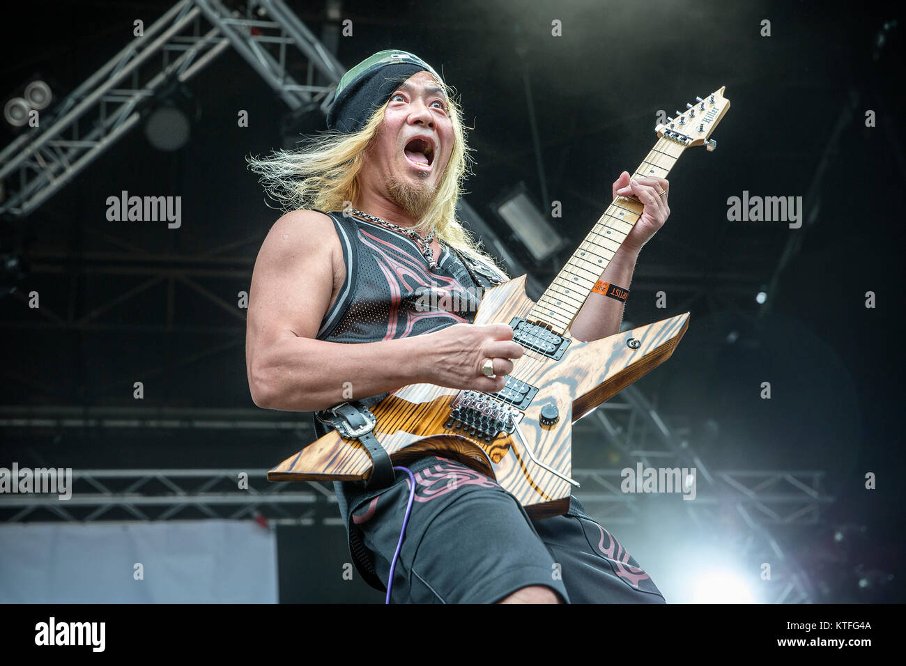 Le groupe de heavy metal japonais Loudness effectue un concert live au  Sweden Rock Festival 2016. Ici le guitariste Akira Takasaki est vu sur  scène. La Suède, 10/06 2016 Photo Stock - Alamy