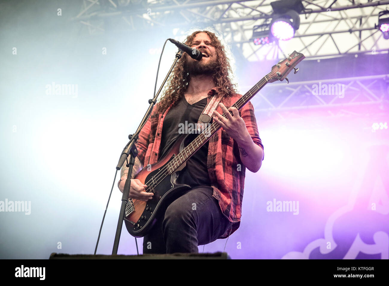 Le groupe de hard rock Monster Truck effectue un concert live au festival  de musique suédois Sweden Rock Festival 2016. Ici le chanteur et bassiste  Jon Harvey est vu sur scène. La