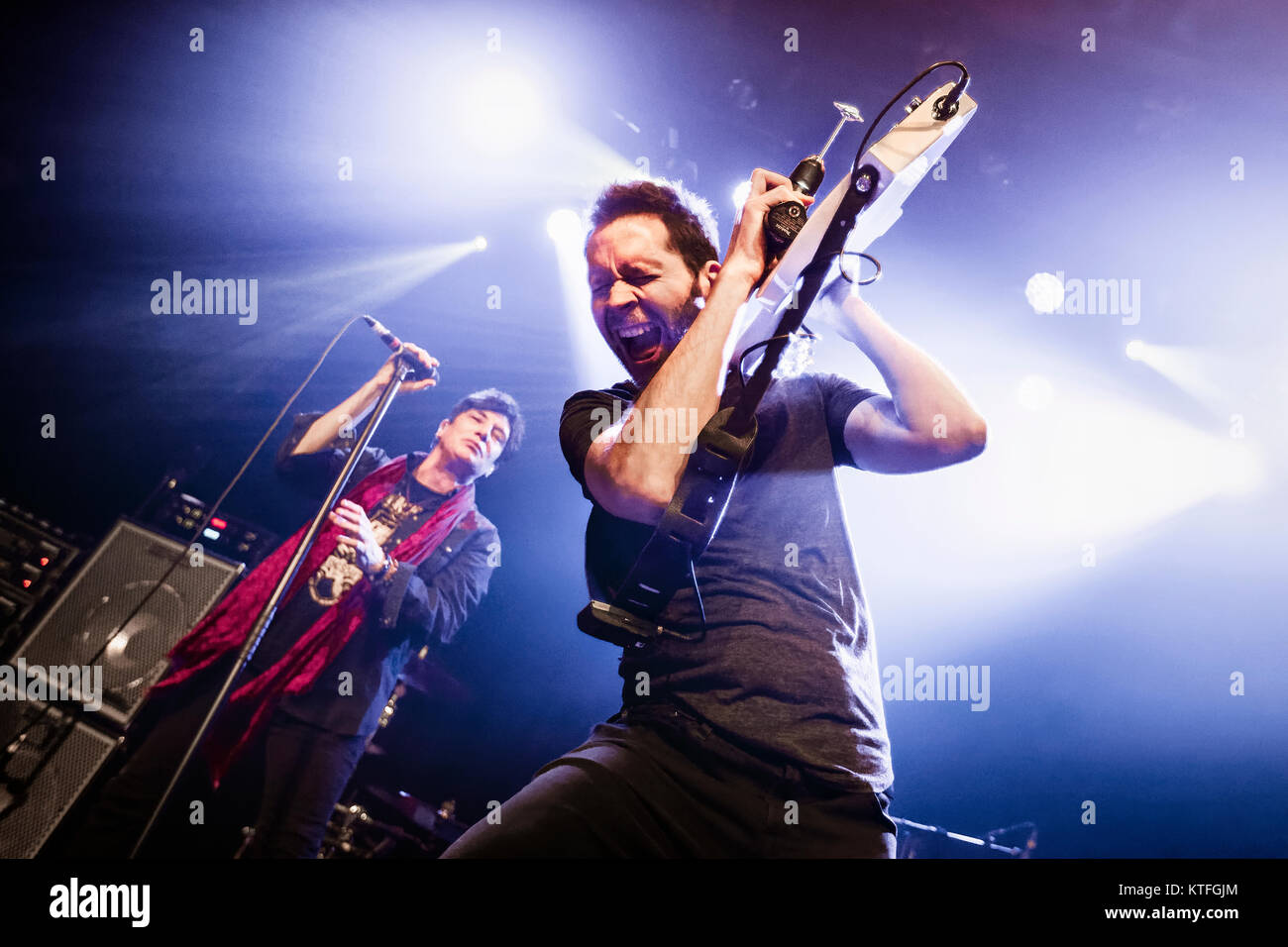 La Norvège, Drammen - 3 novembre, 2017. Le groupe de hard rock américain M. Big effectue un concert live à la scène de l'Union à Drammen. Ici Paul Gilbert est vu sur scène. (Photo crédit : Gonzales Photo - Terje Dokken). Banque D'Images