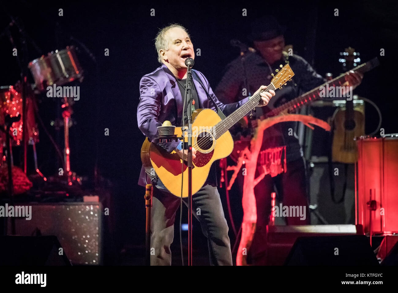 Le chanteur et compositeur Paul Simon effectue un concert live à Oslo Spektrum. Paul Simon est anciennement du duo Simon & Garfunkel. La Norvège, 27/10 2016. Banque D'Images