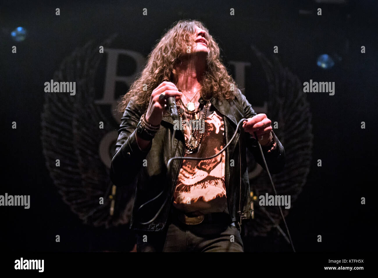 Le groupe de rock américain rival Sons effectue un concert live de la Rockefeller à Oslo. Ici le chanteur Jay Buchanan est vu sur scène. La Norvège, 03/04 2012. Banque D'Images