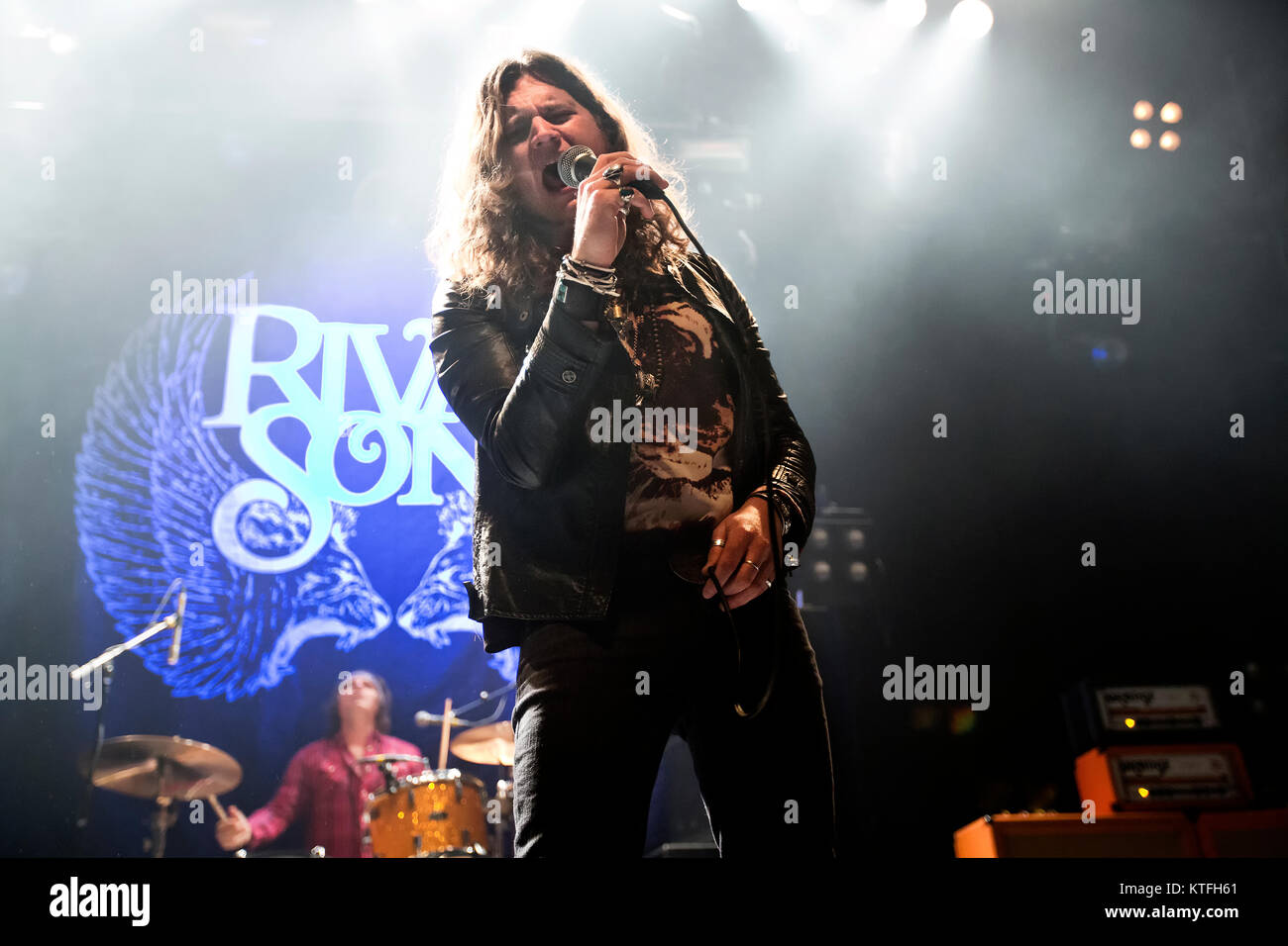 Le groupe de rock américain rival Sons effectue un concert live de la Rockefeller à Oslo. Ici le chanteur Jay Buchanan est vu sur scène. La Norvège, 03/04 2012. Banque D'Images