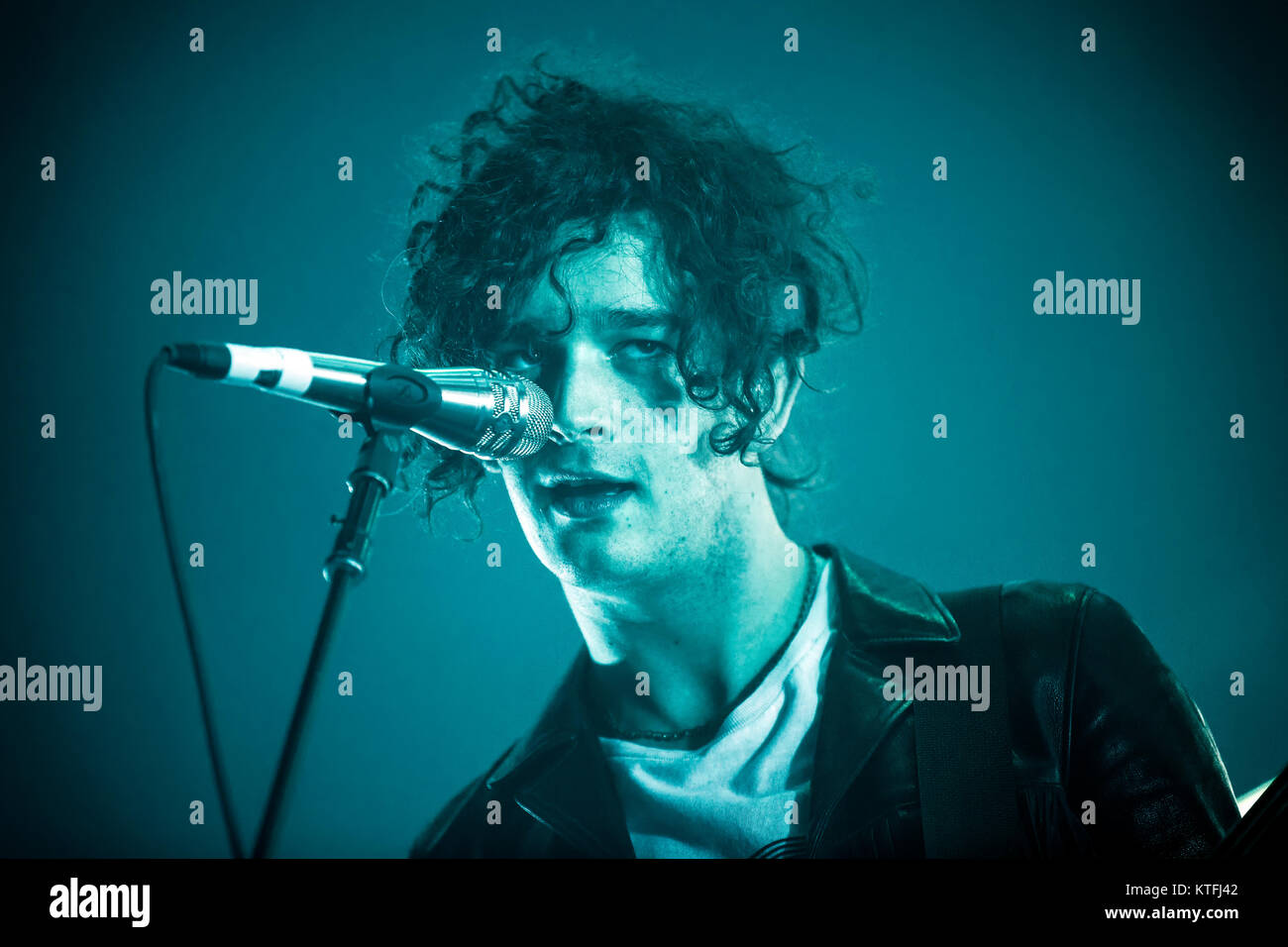 Le groupe de rock indépendant Anglais Le 1975 effectue un concert live à Oslo Spektrum. Ici le chanteur Matthew Healy est vu sur scène. La Norvège, 05/04 2016. Banque D'Images
