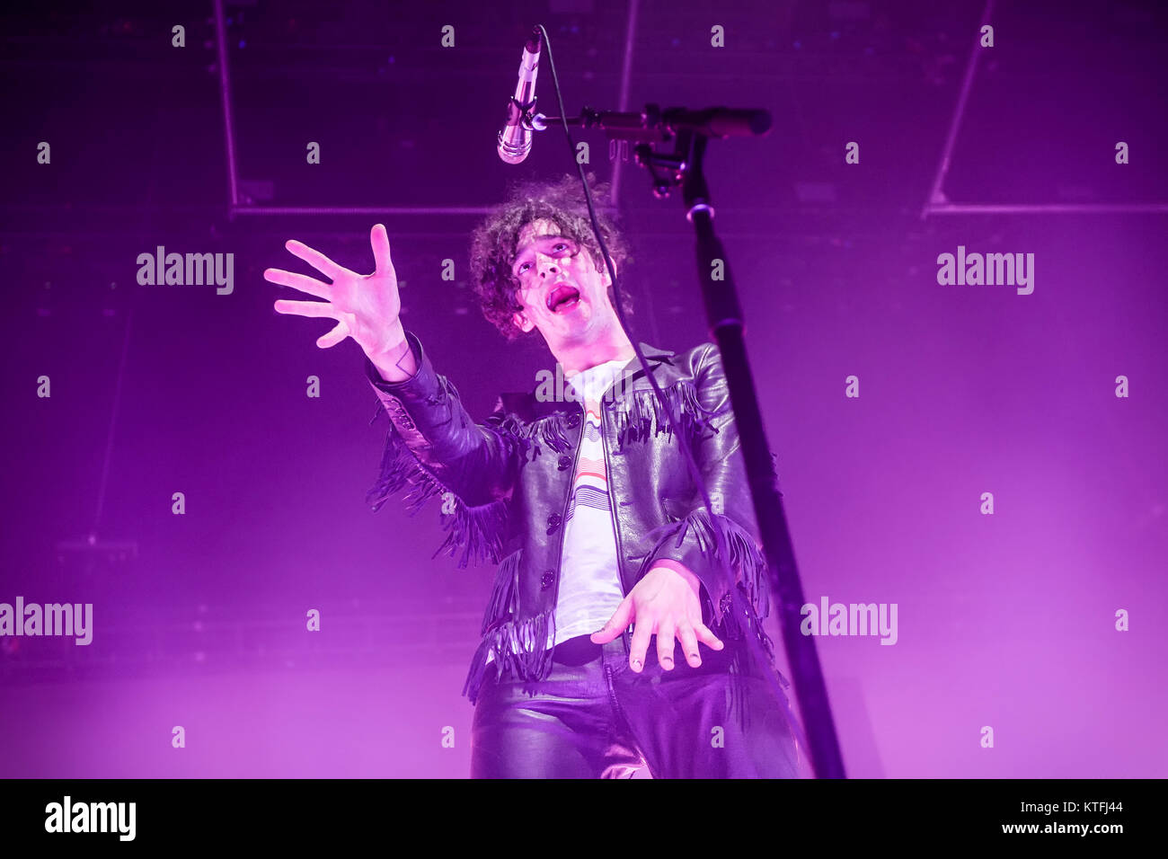 Le groupe de rock indépendant Anglais Le 1975 effectue un concert live à Oslo Spektrum. Ici le chanteur Matthew Healy est vu sur scène. La Norvège, 05/04 2016. Banque D'Images