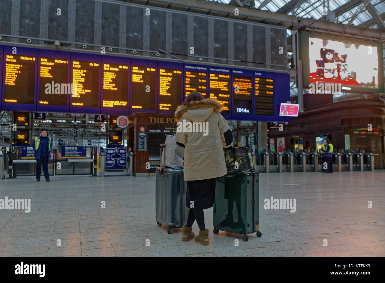 Glasgow, Scotland, UK 24 décembre.La gare centrale de Glasgow s'affiche vide avec aucun last minute la ruée de Noël comme eve est un dimanche et l'incertitude de train. Gerard crédit Ferry/Alamy news Banque D'Images