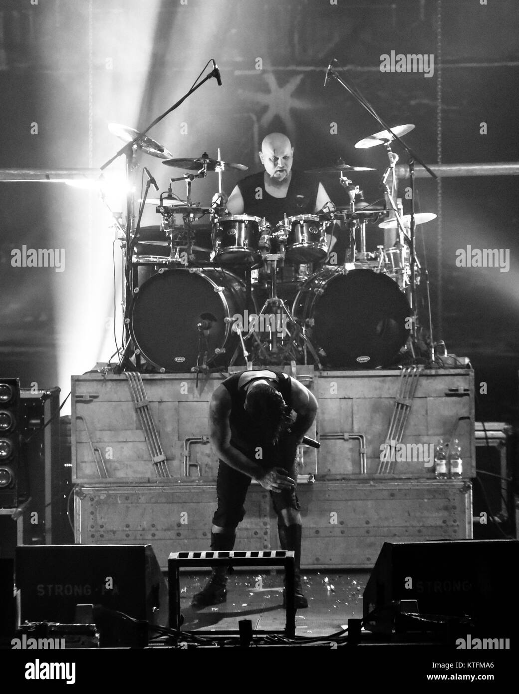 Poster Rammstein Officiel – Noir Et Blanc – Scène – 150 X 60 Cm – Papier – Produit Fan Groupe Allemand