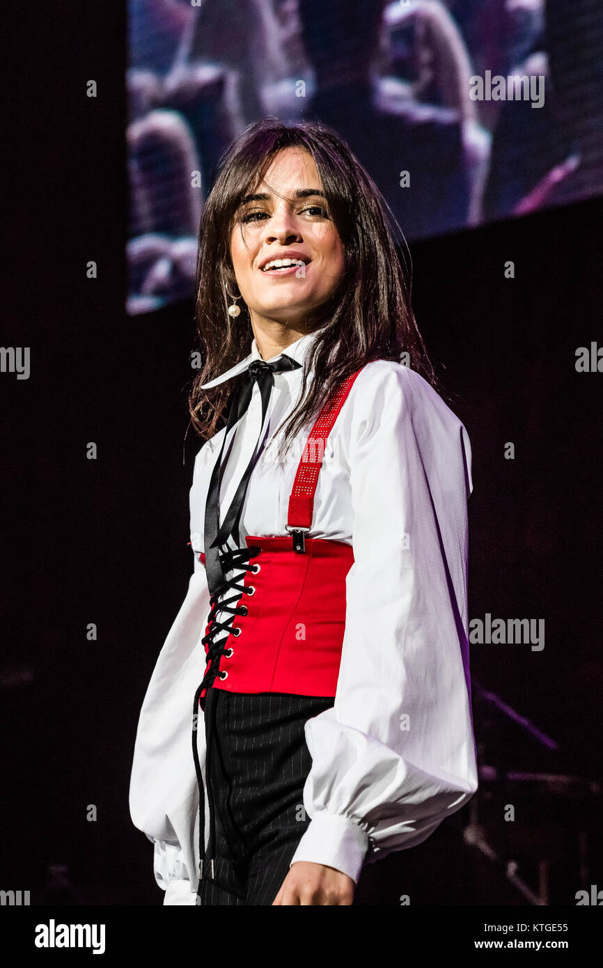 Camila Cabello effectuant à 93.3 FLZ's Jingle Ball iHeartRadio le 16 décembre 2017 à Amalie Arena, à Tampa, en Floride. Banque D'Images