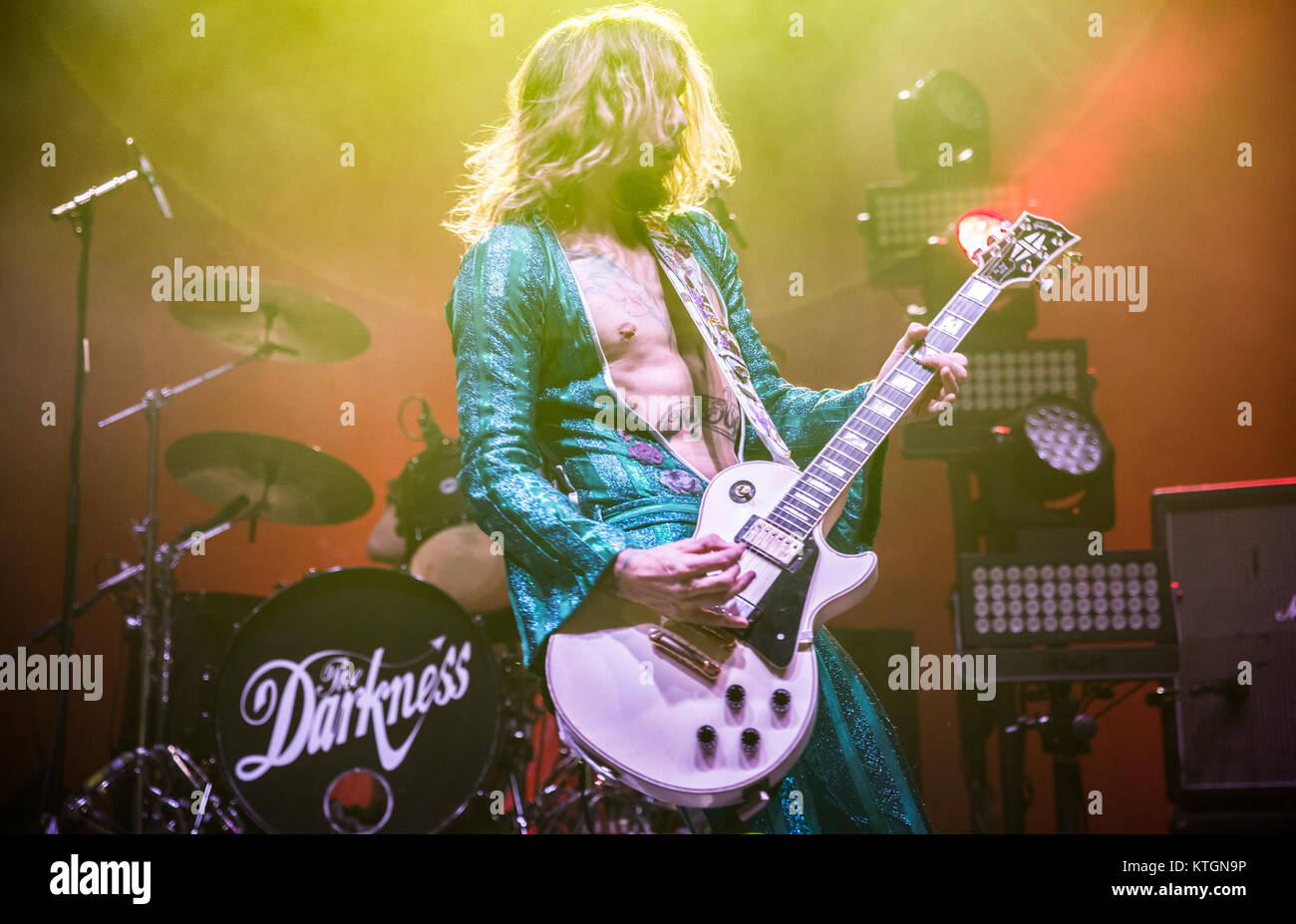L'obscurité en live sur la scène du O2 Southampton Guildhall à Southampton, Hampshire. Comprend : l'obscurité, Justin Hawkins Où : Southampton, Hampshire, United Kingdom Quand : 23 novembre 2017 Source : WENN.com Banque D'Images