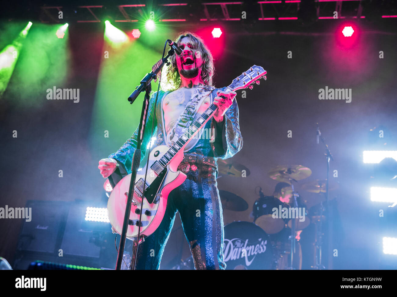 L'obscurité en live sur la scène du O2 Southampton Guildhall à Southampton, Hampshire. Comprend : l'obscurité, Justin Hawkins Où : Southampton, Hampshire, United Kingdom Quand : 23 novembre 2017 Source : WENN.com Banque D'Images