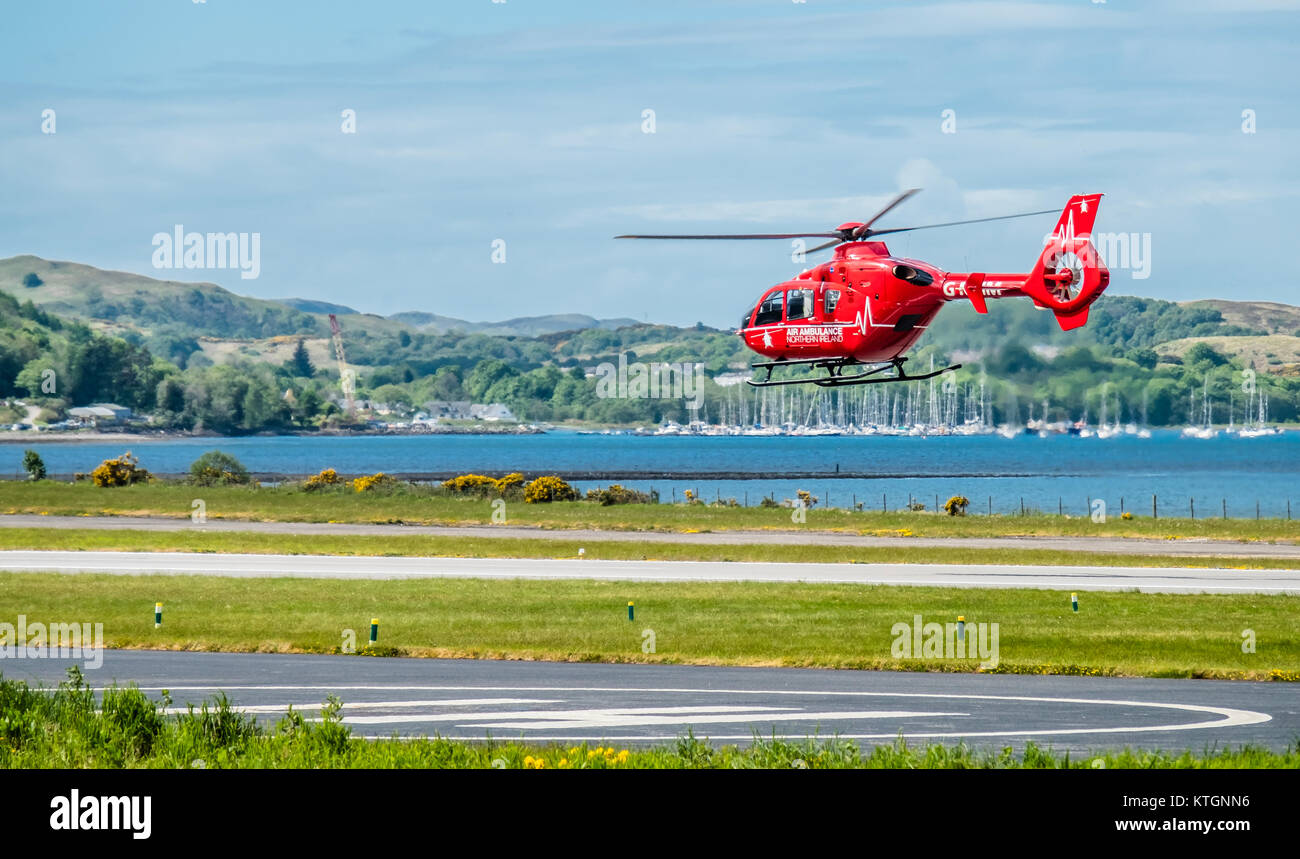 OBAN / SCOTLAND - 17 MAI 2017 : départ d'ambulance aérienne par hélicoptère de voler jusqu'à Irlande Banque D'Images