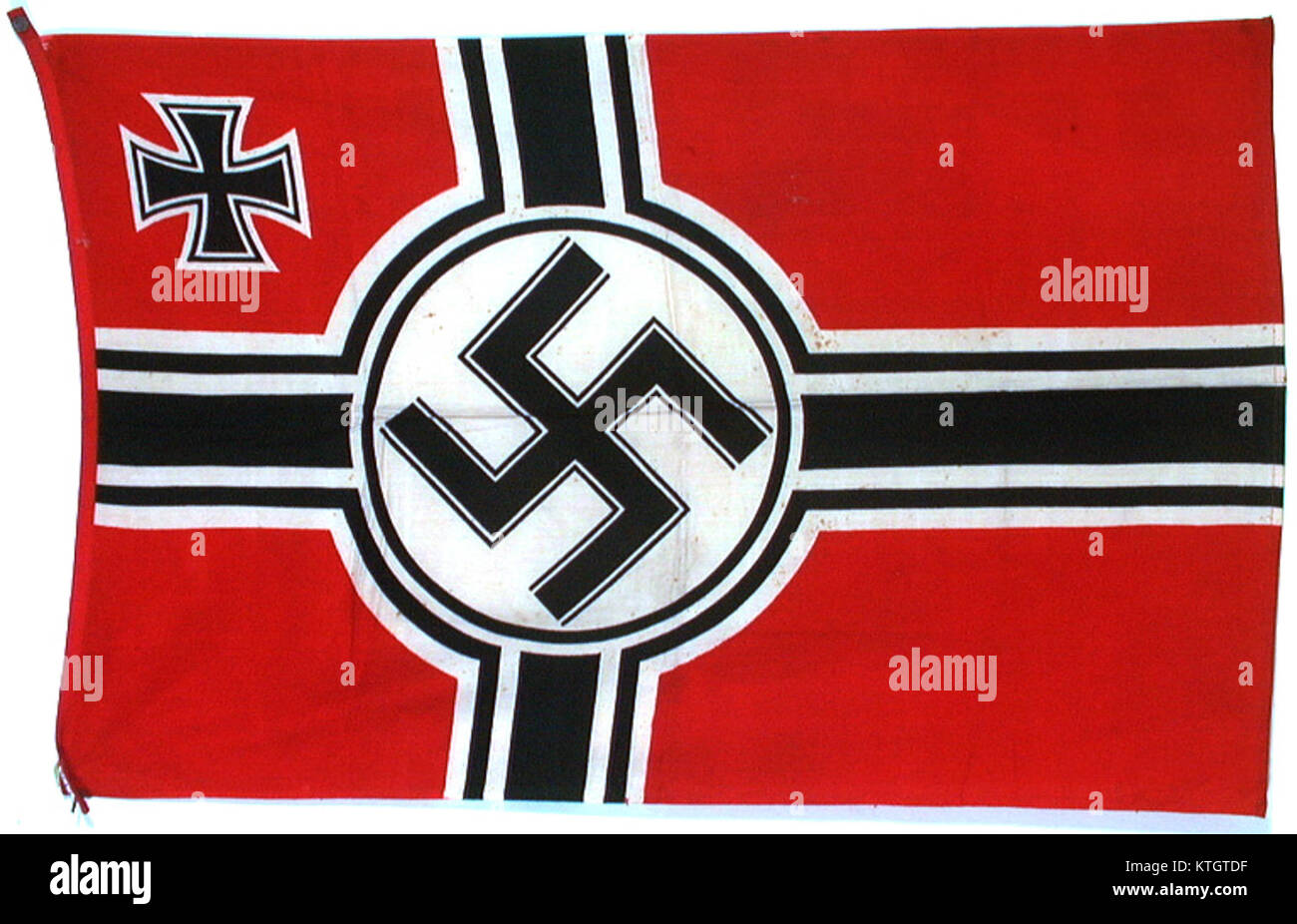 Une image historique représentant un drapeau nazi, symbolisant les forces politiques et idéologiques pendant la seconde Guerre mondiale et la montée du national-socialisme en Allemagne. Banque D'Images