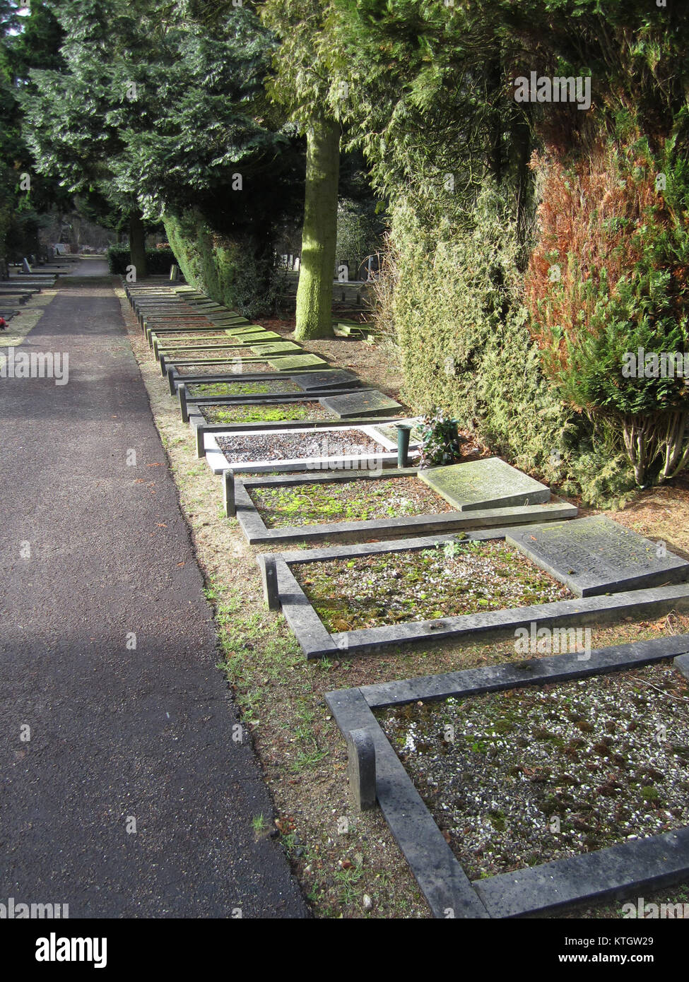 Begraafplaats Ermelo, situé aux pays-Bas, est un cimetière d'importance historique, reflétant le patrimoine culturel et historique de la région. Banque D'Images
